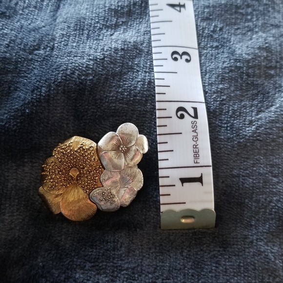 Liz Claiborne Mixed Meta Flower Brooch - Picture 4 of 4